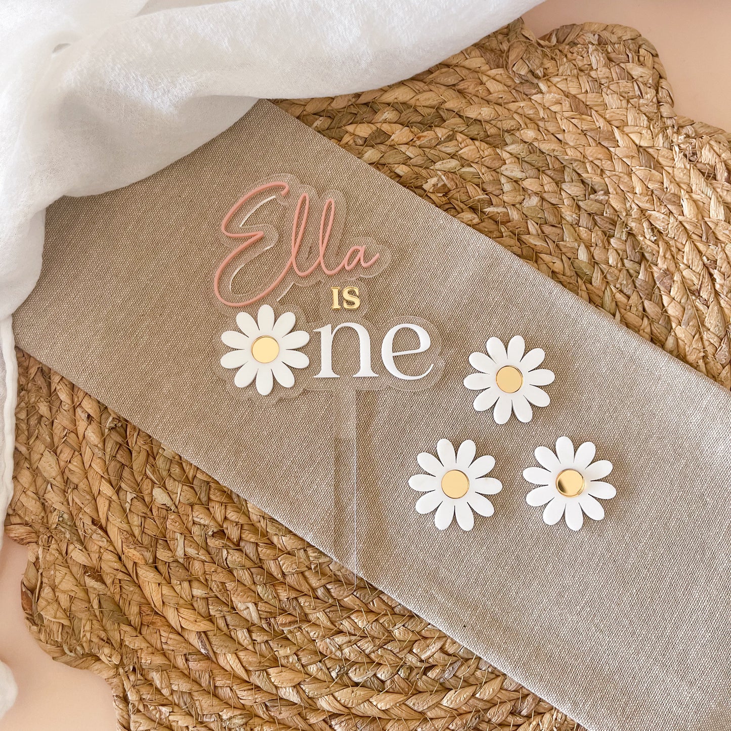 Personalised Daisy Cake Topper "ONE"